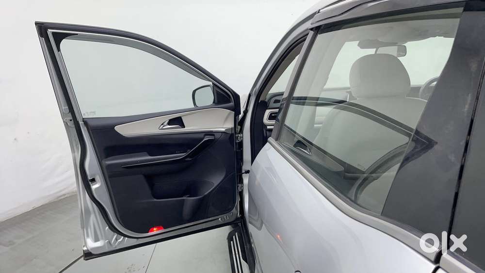 Mahindra Xuv700 2.0 Ax 7 Petrol At Str, 2021, Petrol