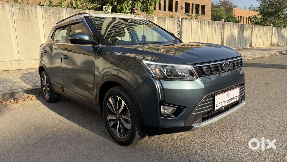 Mahindra Xuv300 1.2 W8 (o) Amt Petrol, 2023, Petrol