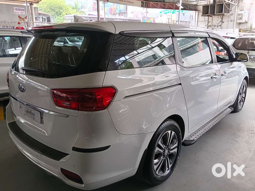 Kia Carnival Premium, 2020, Petrol