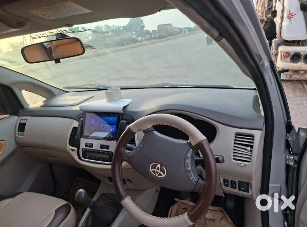 Toyota Innova 2011