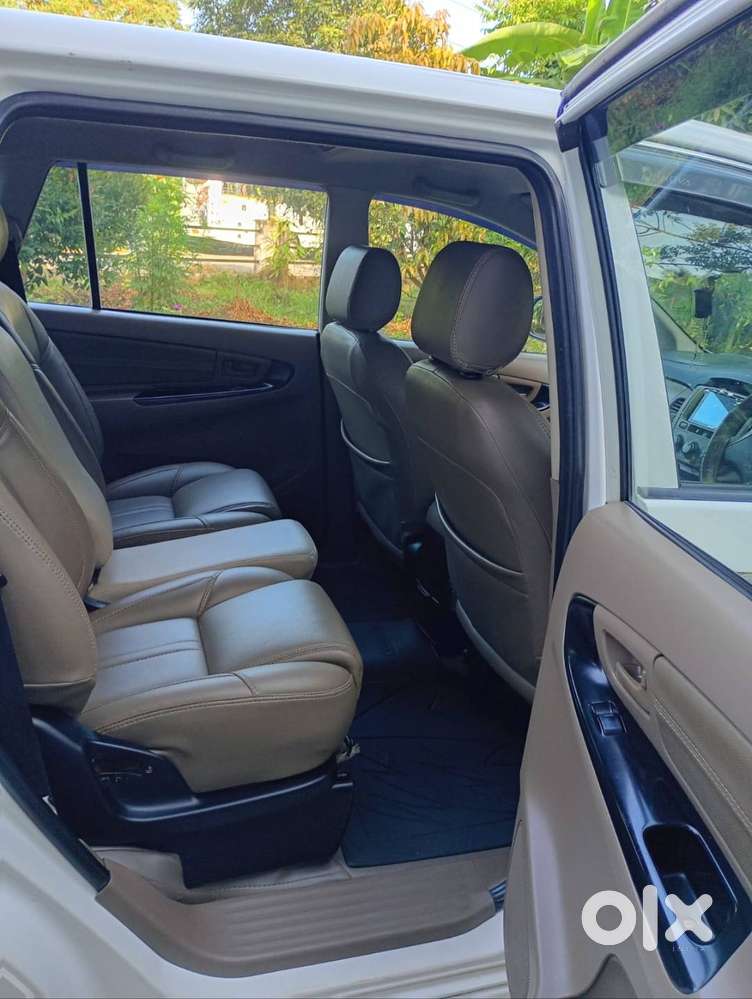 Near & Clean Toyota Innova 2.5 G4 2016