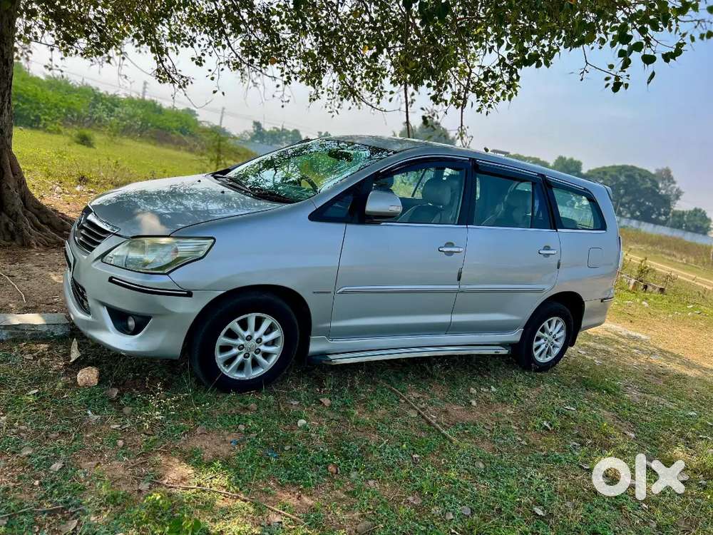 Innova 2.5 V 2012, Showroom Track Vehicle