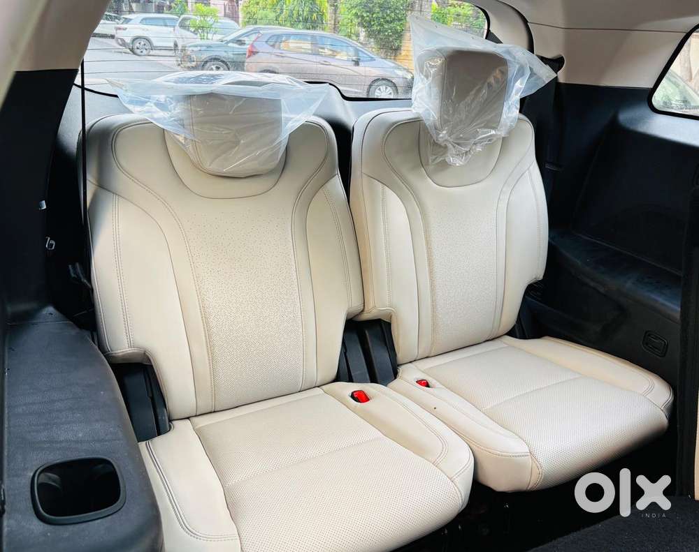 Mahindra Xuv700 2.0 Ax 7 Petrol At Str, 2022, Petrol