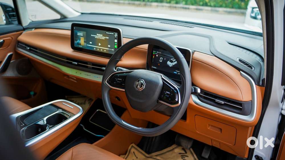 Mg M9 Ev, 2025, Petrol