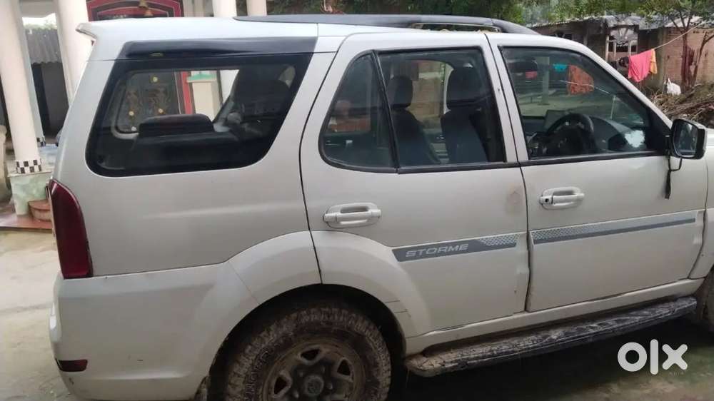 Tata Safari Storme 2012