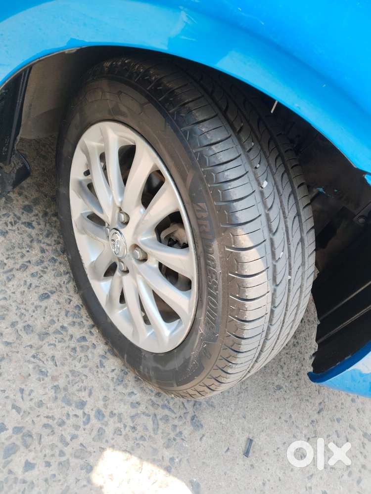 Toyota Etios V, 2011, Petrol