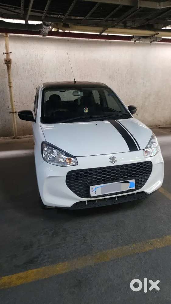 Alto K10 White With Black Decals And Spoilers, Infotainment System
