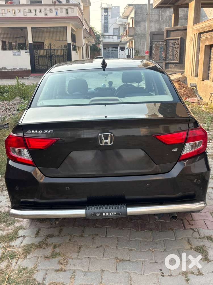 Top Model Amaze With Excellent Mileage