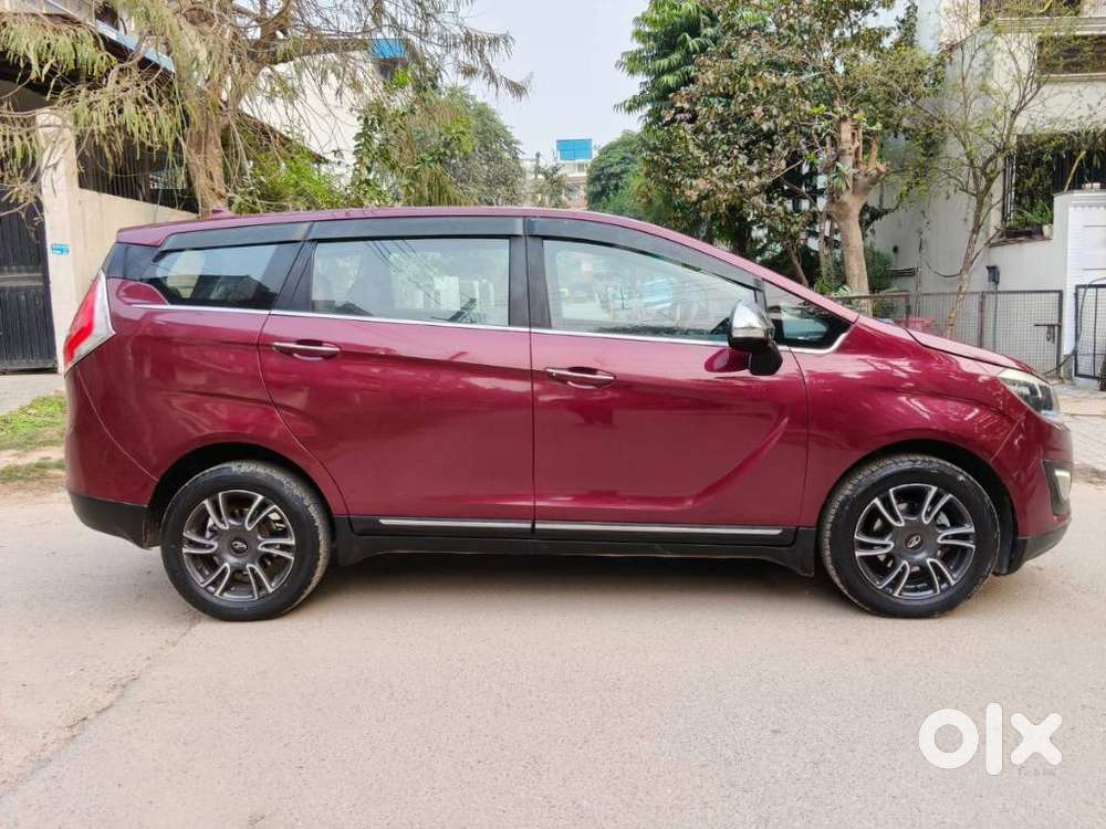Mahindra Marazzo M8, 2018, Petrol