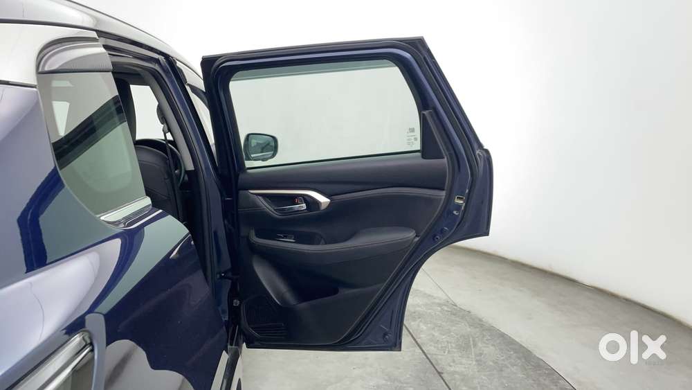 Maruti Suzuki Grand Vitara 1.5 Alpha Plus Intelligent Hybrid Ecvt, 2..