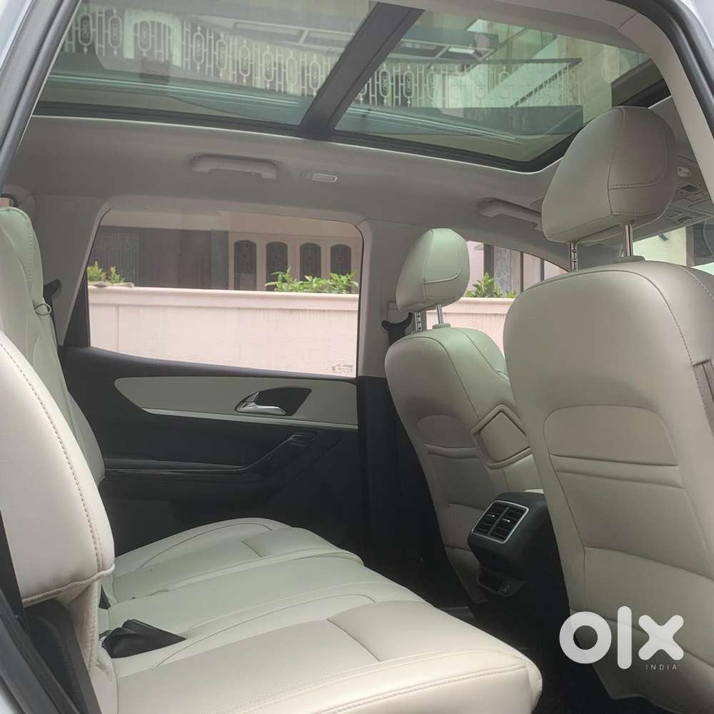 Mahindra Xuv700 2.2 Ax 7 Diesel At Luxury Pack Str Awd, 2022, Diesel