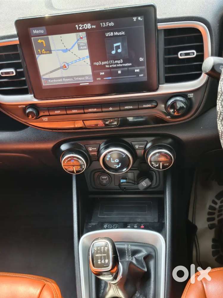 Hyundai Venue 2019 Diesel 74000 Km Driven