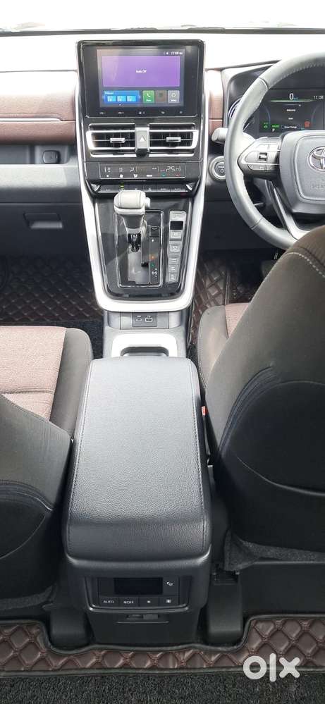 Toyota Innova Hycross 2.0 Vx Hybrid 8 Str, 2025, Petrol