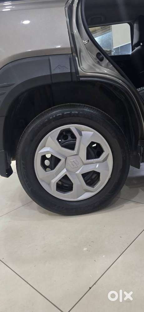 Maruti Suzuki Brezza 1.5 Vxi Smart Hybrid, 2022, Petrol