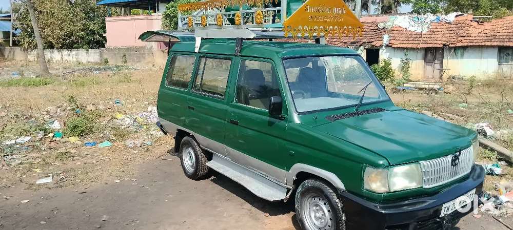 Toyota Innova Hycross 2.0 2004
