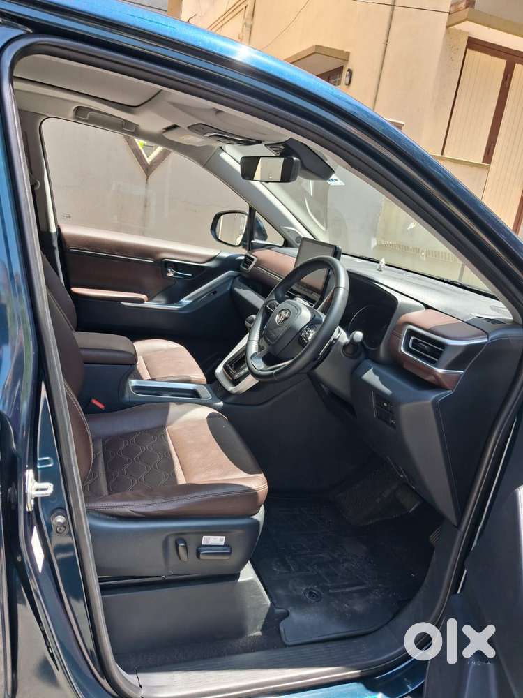 Toyota Innova Hycross 2.0 Zx (o) Hybrid 7 Str, 2023, Petrol