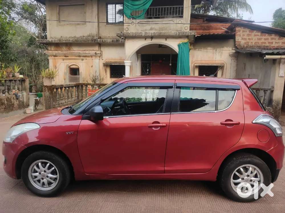 Well Maintained Swift With Alloy Wheels