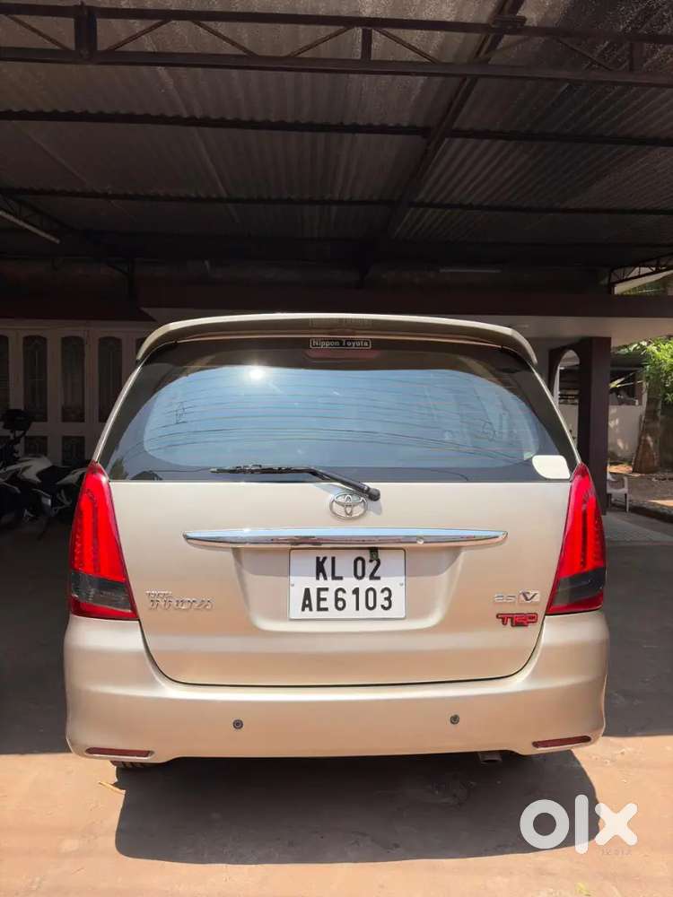 Toyota Innova V 2010 Diesel 137000 Km Driven