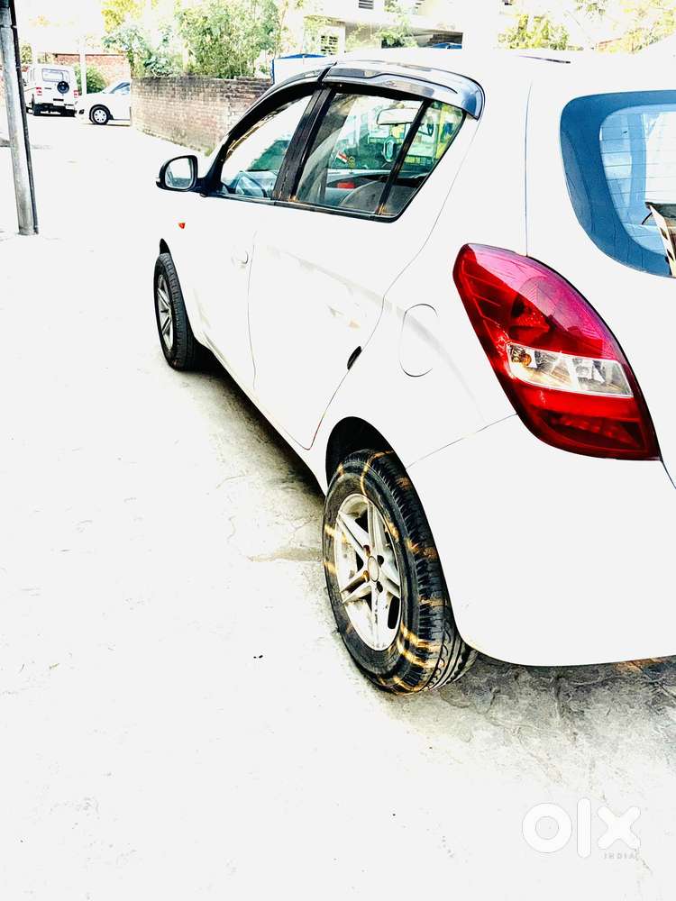 Hyundai I20 2009-2011 Asta, 2011, Petrol