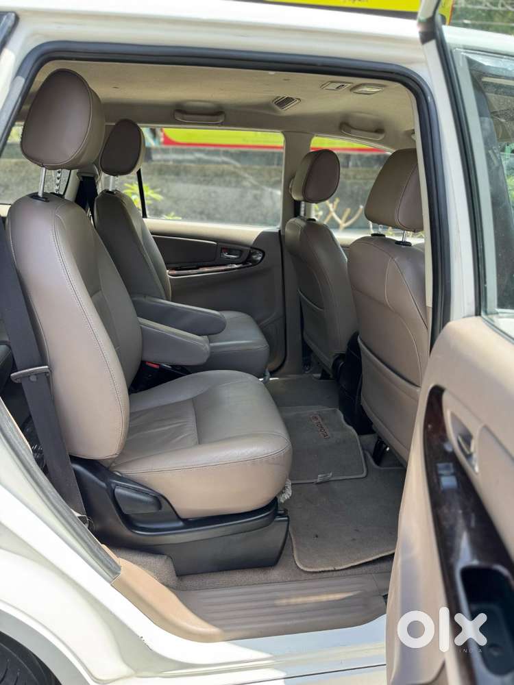 Toyota Innova 2.5 Zx 7 Str Bs-iv, 2015, Diesel