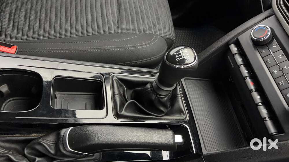 Mahindra Xuv700 2.0 Ax 5 Petrol Mt 7 Str, 2022, Petrol