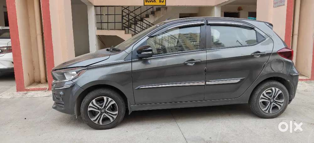 Tata Tiago 1.2 Revotron Xt 2024, Single Hand Use And Very Less Driven