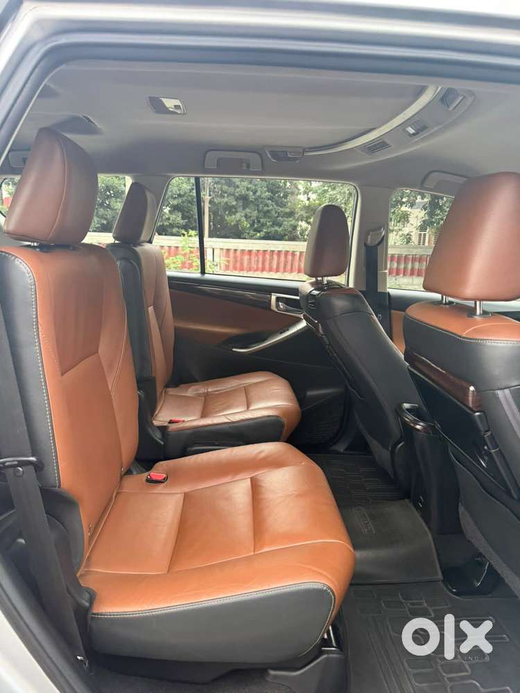 Toyota Innova Crysta 2.8 Zx At 7 Seater, 2017, Diesel
