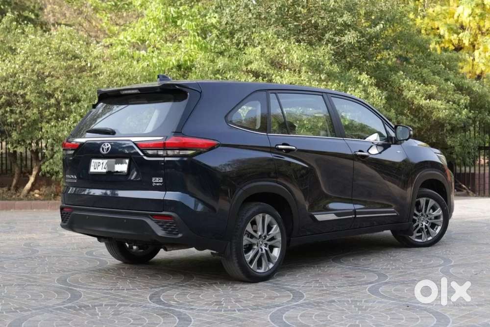 Toyota Innova Hycross 2.0 Zx (o) Hybrid 7 Str, 2025, Petrol