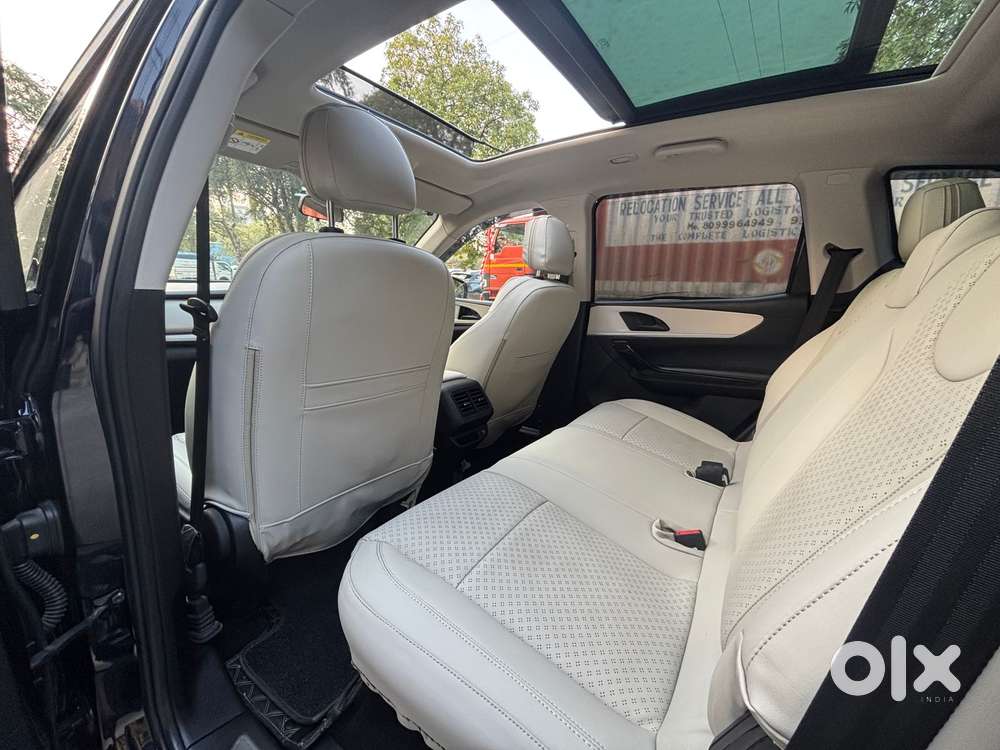 Mahindra Xuv700 2.0 Ax 5 Petrol At Str, 2022, Petrol