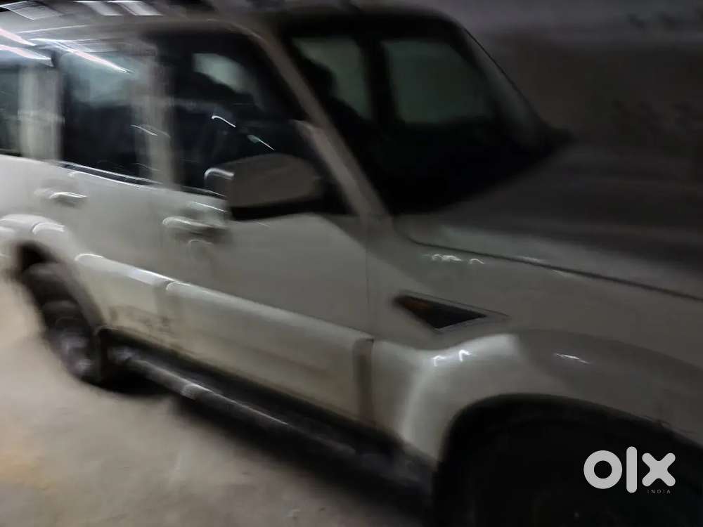 Mahindra Scorpio S6 2017