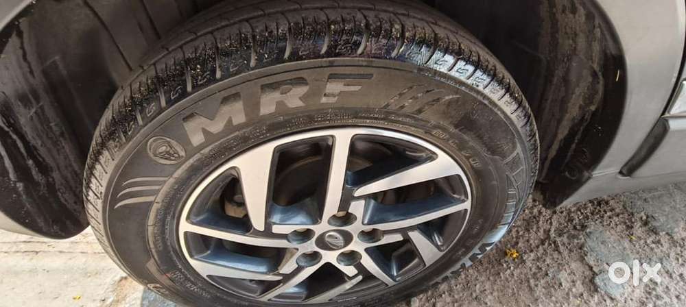 Mahindra Xuv300 2023 Petrol Well Maintained