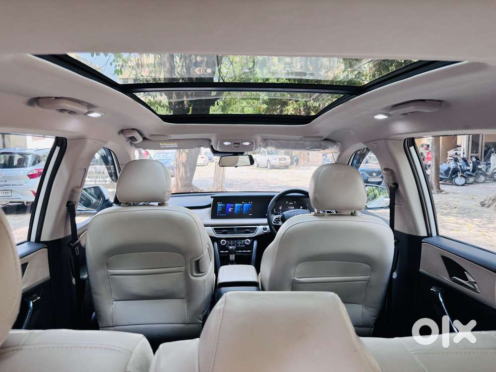 Mahindra Xuv700 2.2 Ax 7 Diesel At Luxury Pack Str Awd, 2024, Diesel