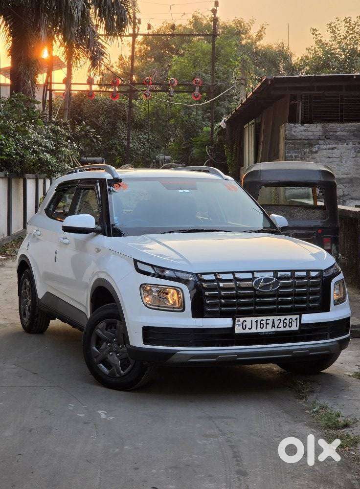 Hyundai Venue 1.2 S (o), 2025, Cng & Hybrids