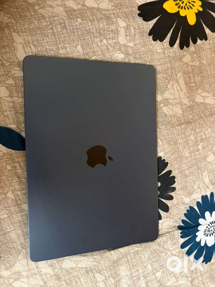 MacBook air m4 chipset 12 gb ram 256 gb internal extend warranty 2year