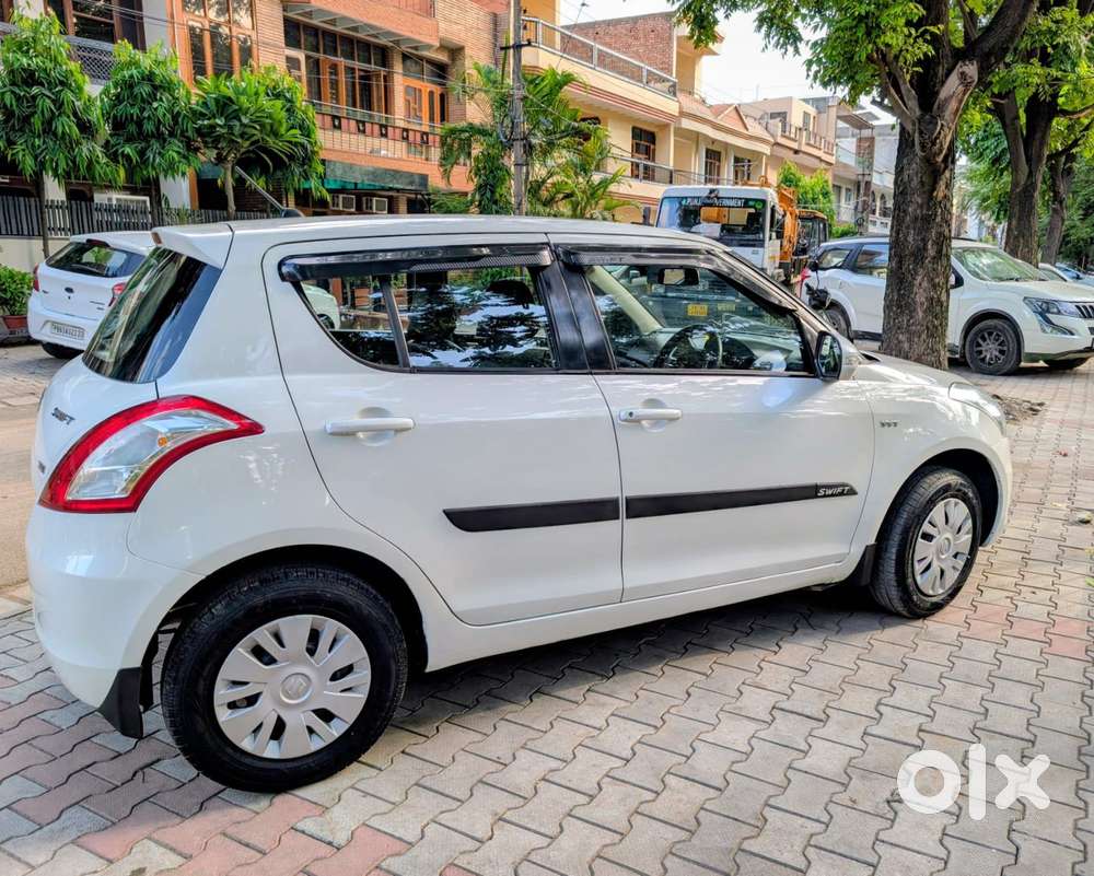 Maruti Suzuki Swift Vxi Optional, 2015, Petrol