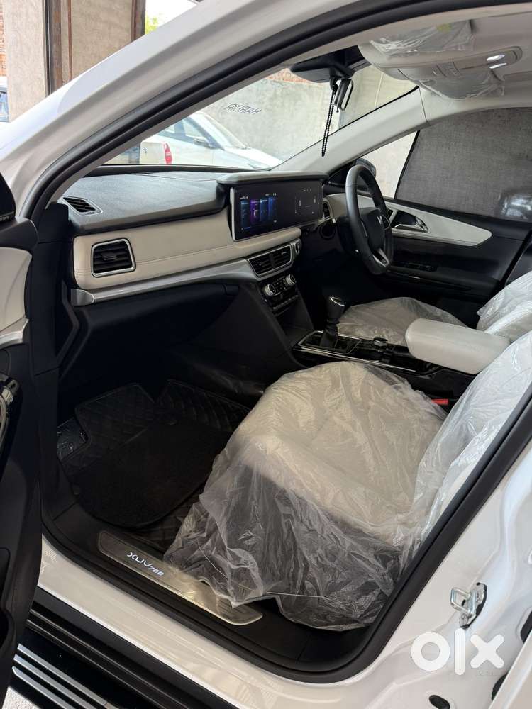 Mahindra Xuv700 2.2 Ax 7 Diesel Mt Luxury Pack Str, 2023, Diesel