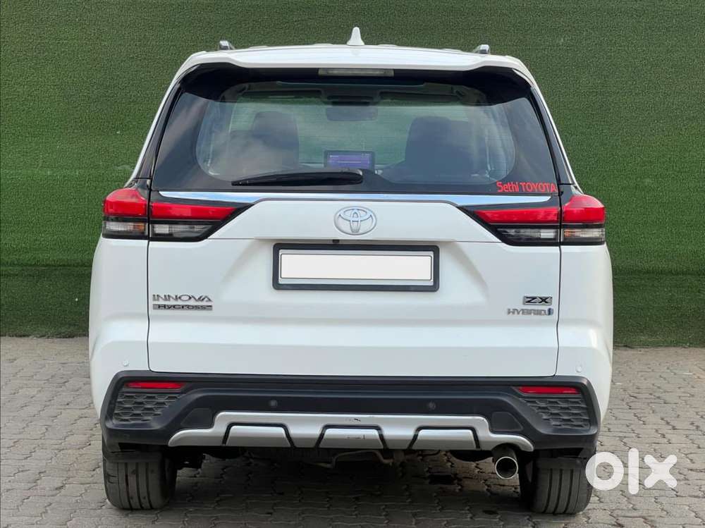 Toyota Innova Hycross, 2024, Petrol