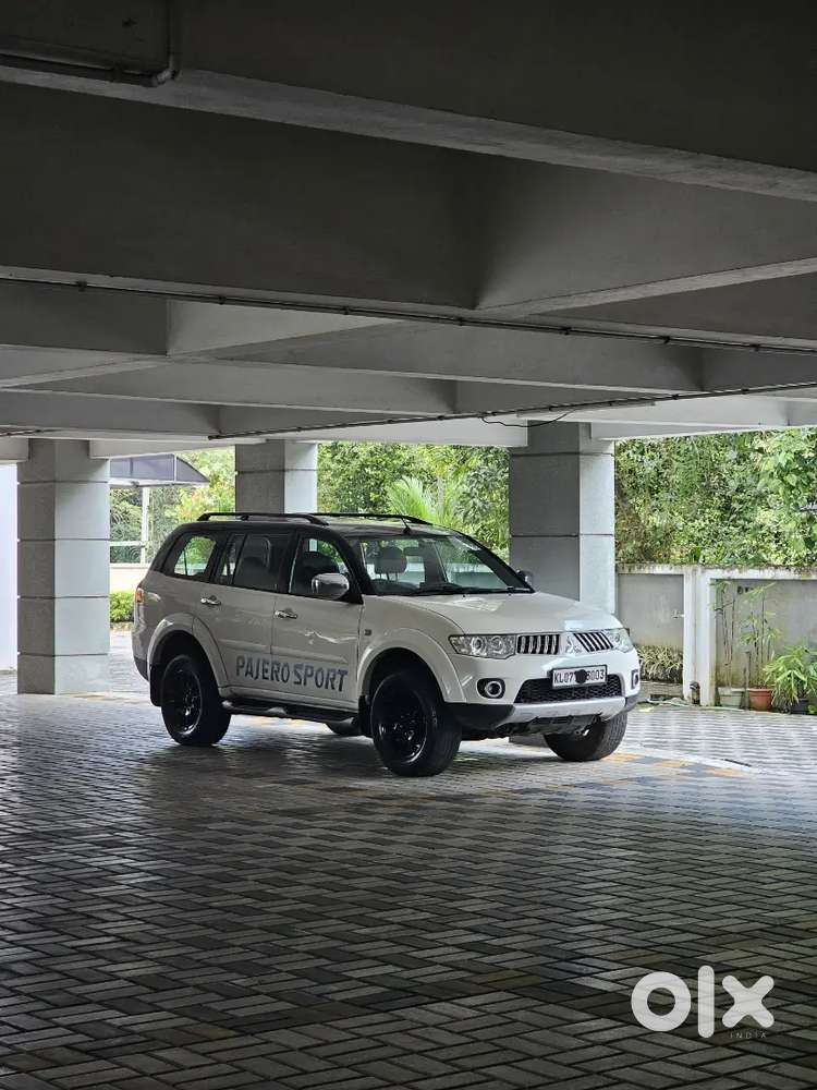 Mitsubishi Pajero Sport 2013 4*4 Manual