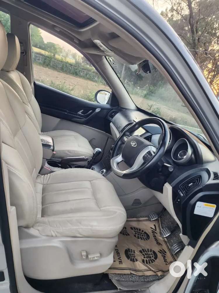Mahindra Xuv W10 
Sunroof 
Electronic Seats 
Ac
Power Windows