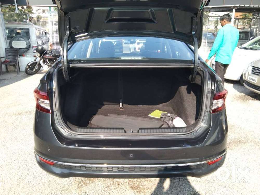 Skoda Slavia 1.0 Tsi Style At, 2023, Petrol