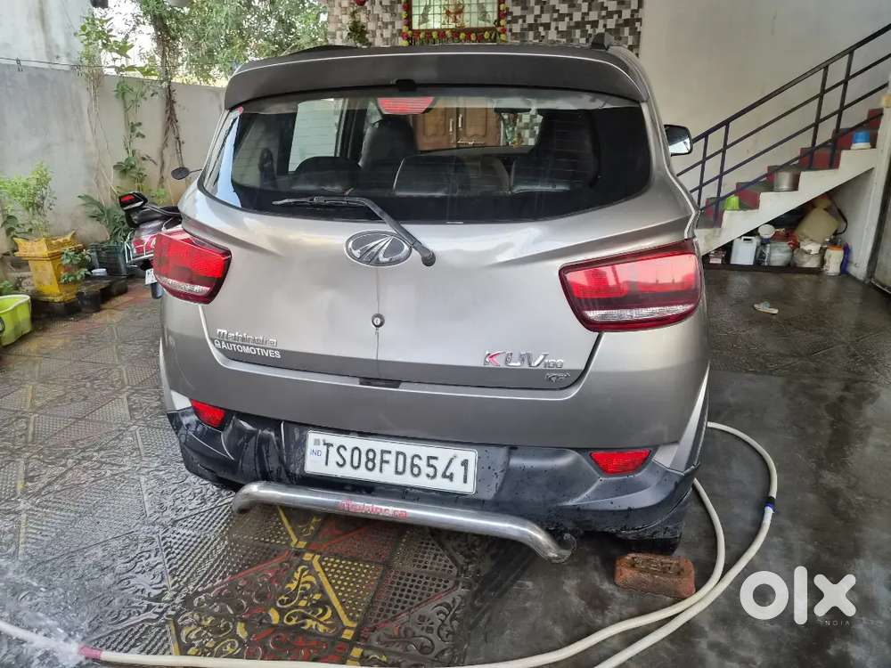 Mahindra Kuv 100