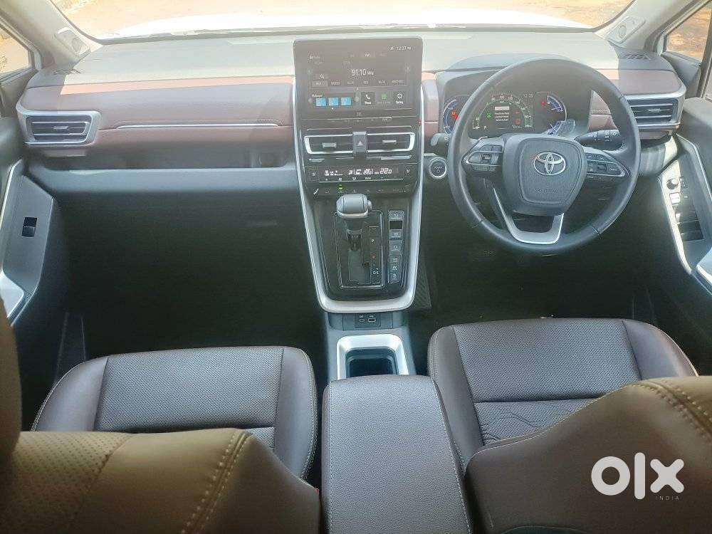 Toyota Innova Hycross 2.0 Zx (o) Hybrid 7 Str, 2023, Petrol