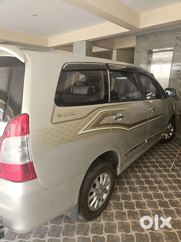 2012 ( 2.5 V ) ( E3 ) Innova For Sale