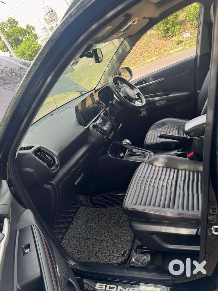 Kia-sonet D1.5 6at Gtx Plus, 5 Seater, Aurora Black Pearl Colour