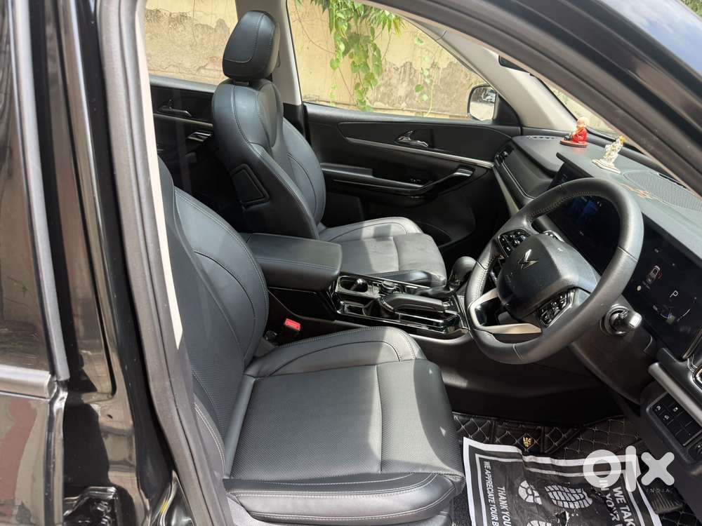 Mahindra Xuv700 2.0 Ax 7 Petrol At Str, 2025, Petrol