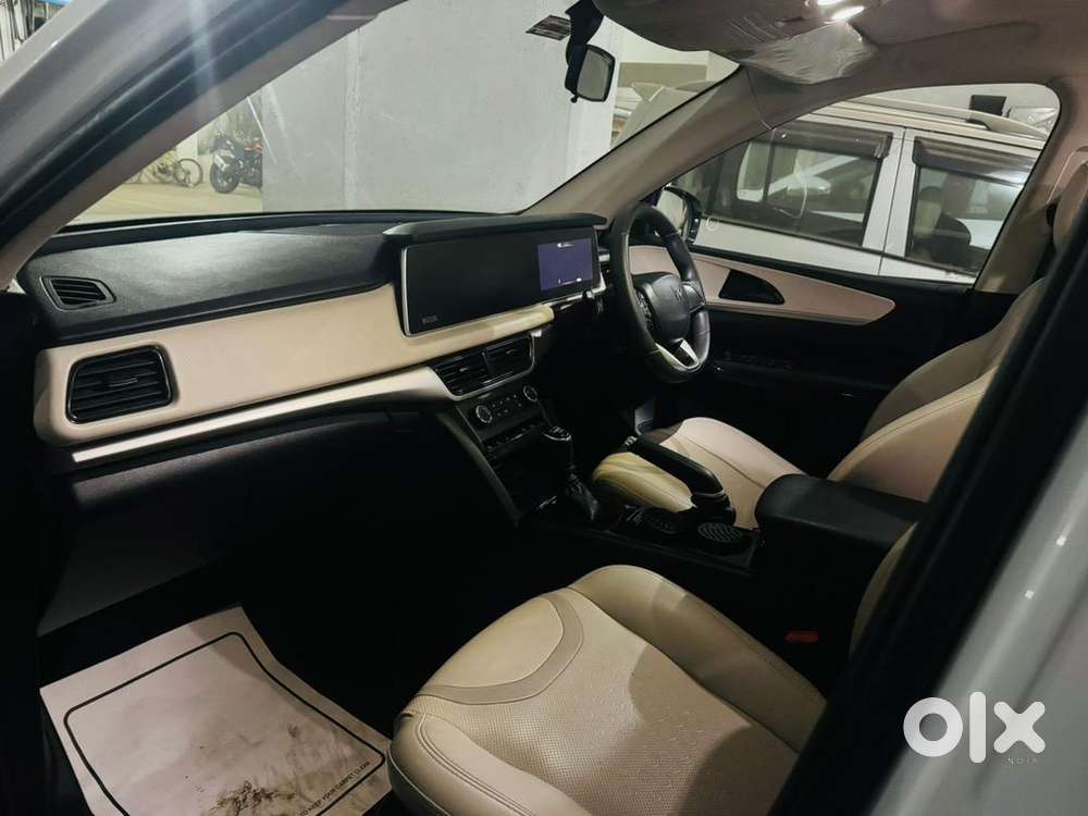 Mahindra Xuv700 2022 Petrol Well Maintained