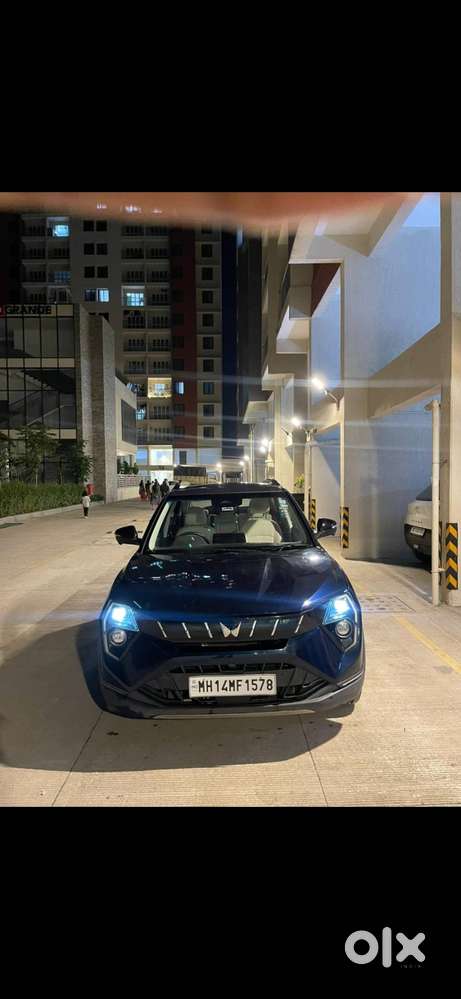 Mahindra Xuv300 Ax7l 2025
