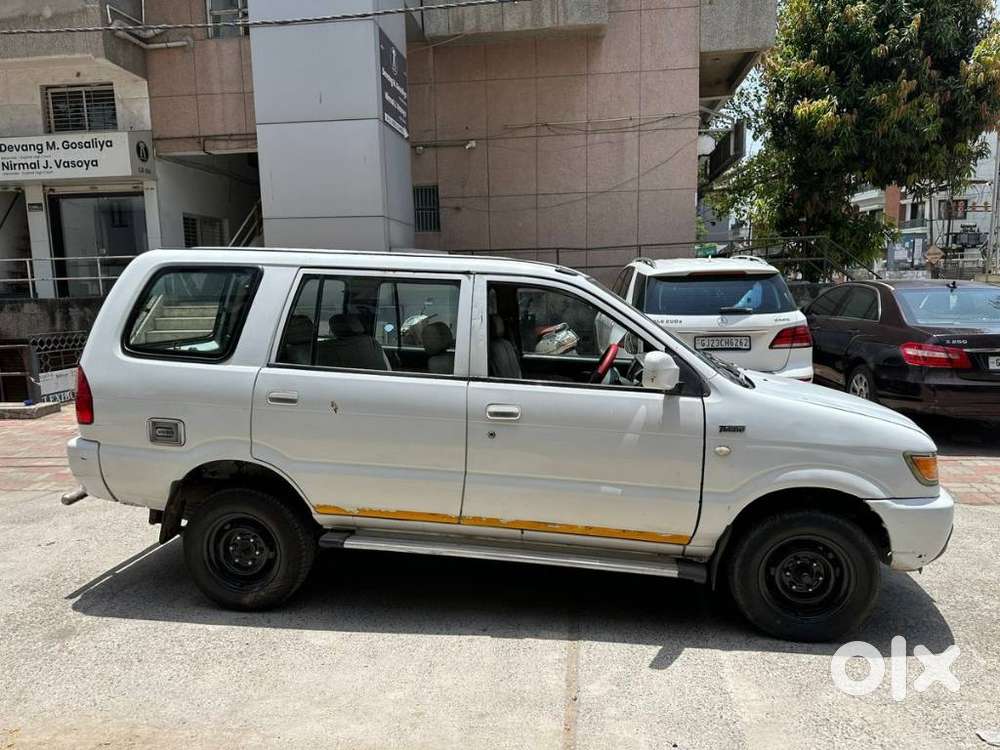 Chevrolet Tavera Elite Ls - B3 10-seater Bs Iii, 2015, Diesel