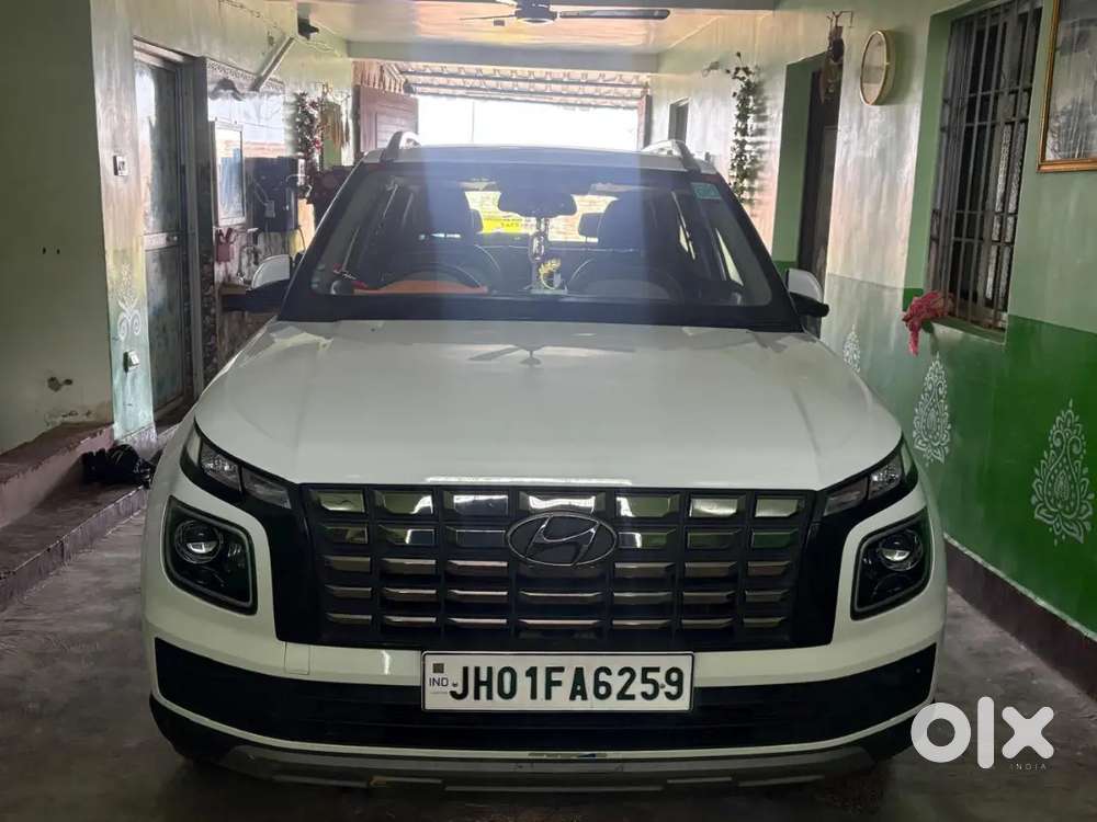Hyundai Venue 2023 Petrol Well Maintained