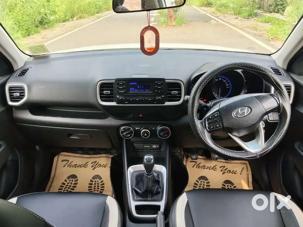Hyundai Venue S Petrol 2021only 23000km Run Showroom Condition